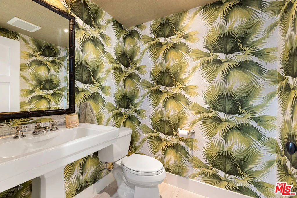 Santa Monica, California 90403, United States, 2 Bedrooms Bedrooms, ,3 BathroomsBathrooms,Residential,Active,157129