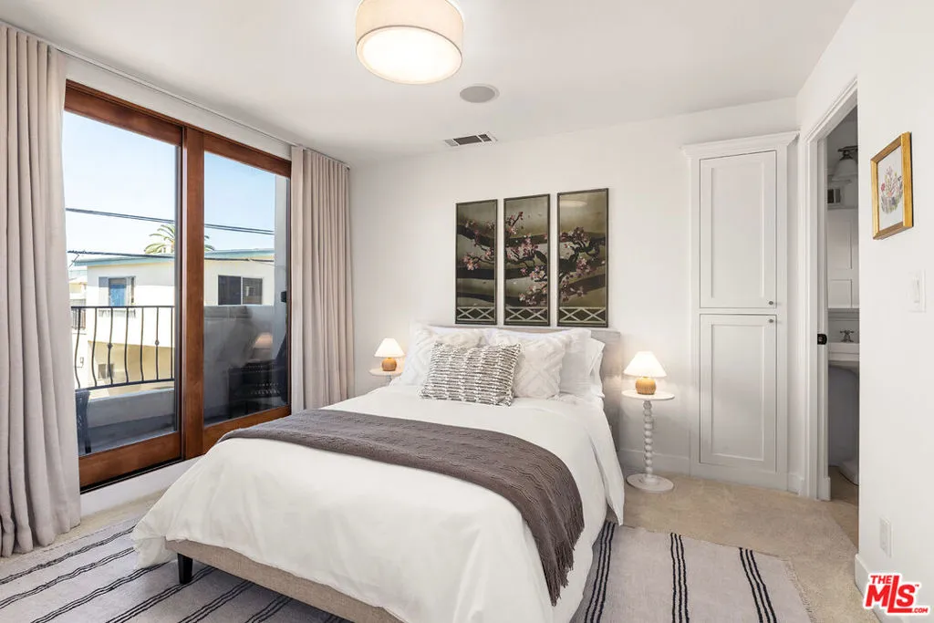 Santa Monica, California 90403, United States, 2 Bedrooms Bedrooms, ,3 BathroomsBathrooms,Residential,Active,157129