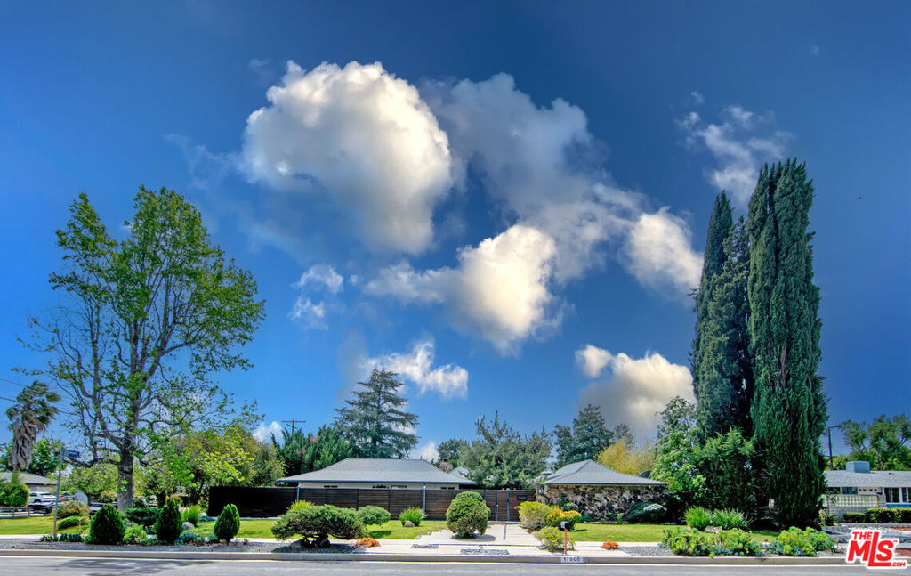 17600 Lemarsh Street