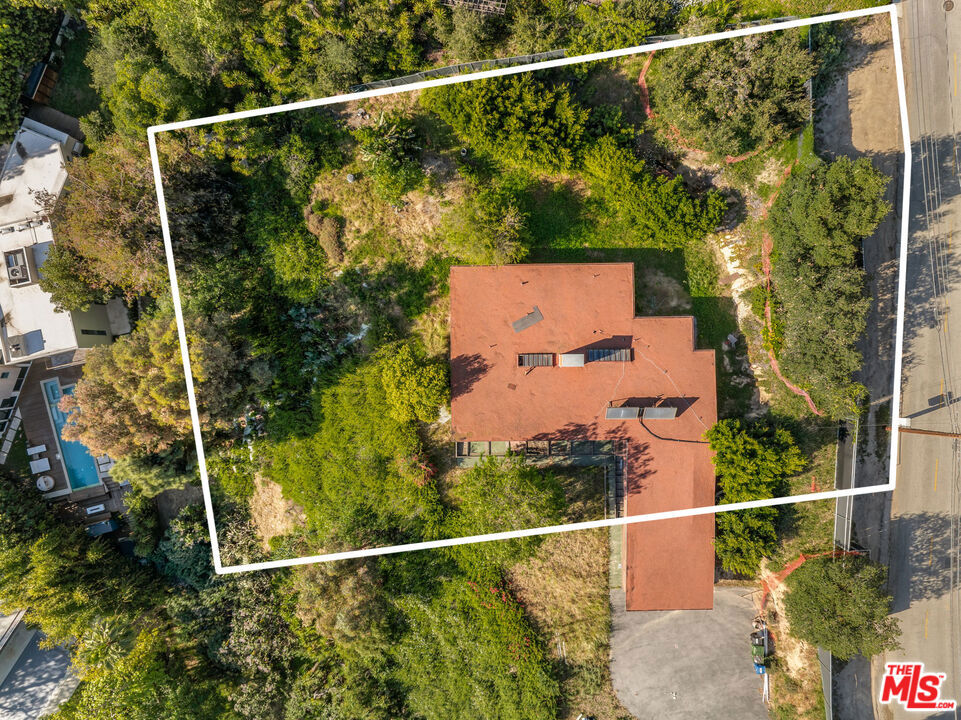 747 N Tigertail Road