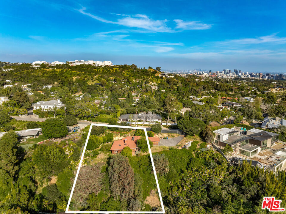 747 N Tigertail Road