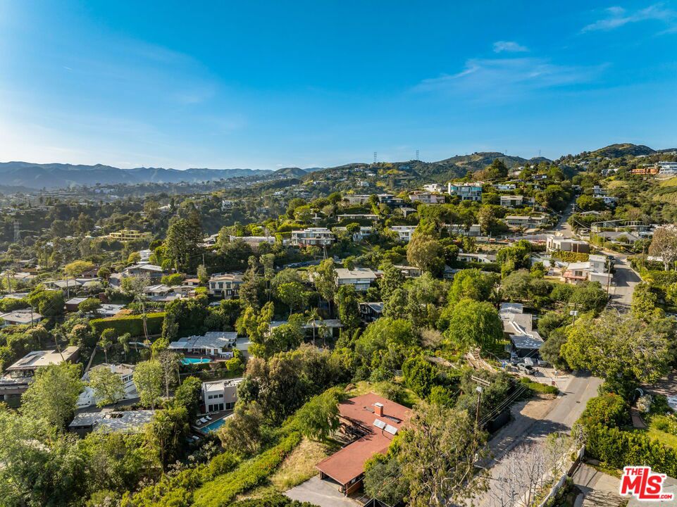 747 N Tigertail Road