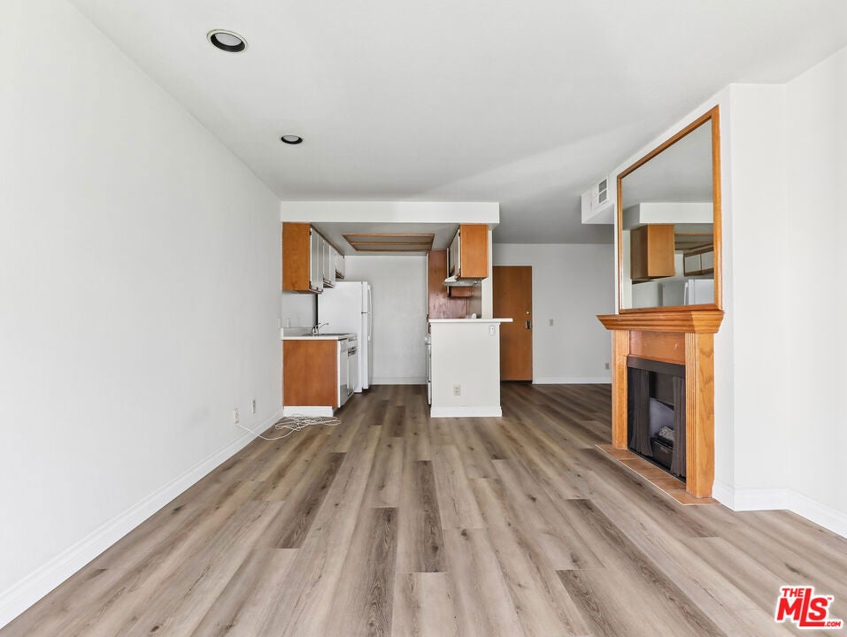 1519 N Martel Avenue 306