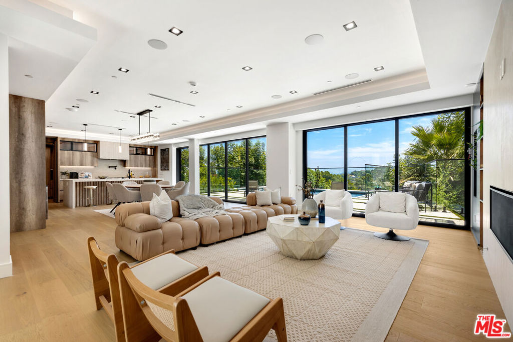 16800 Oak View Drive