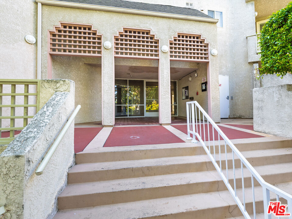 1450 Brett Place 305