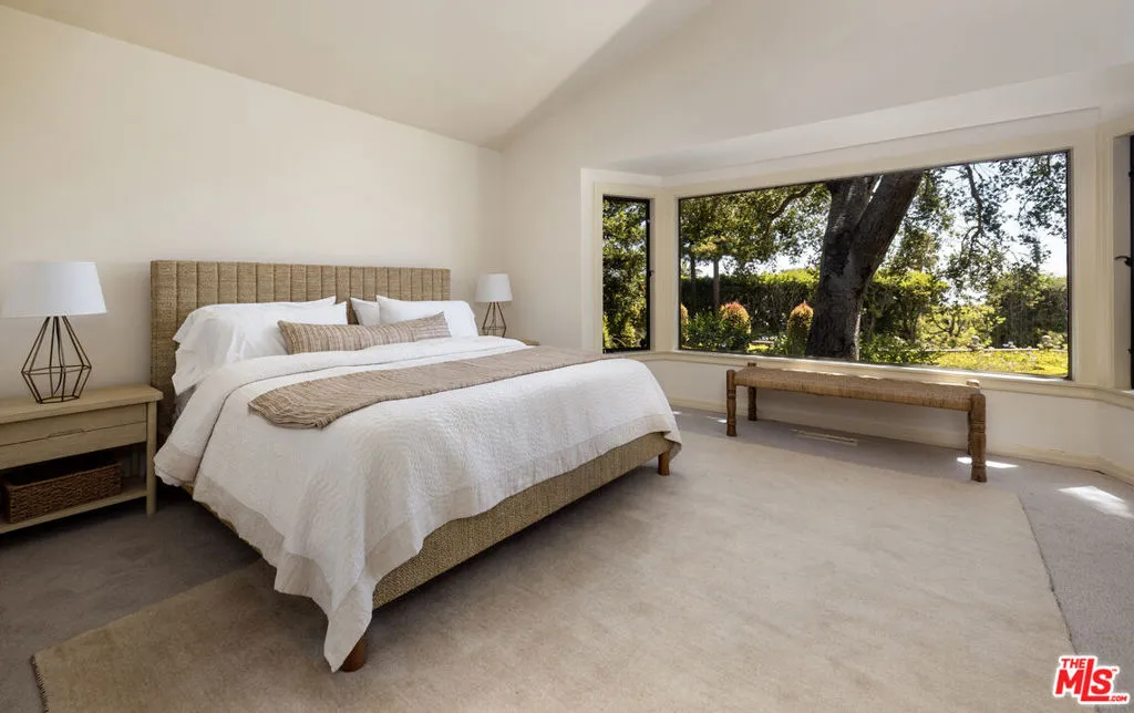 Santa Barbara, California 93108, United States, 4 Bedrooms Bedrooms, ,6 BathroomsBathrooms,Residential,Active,98285