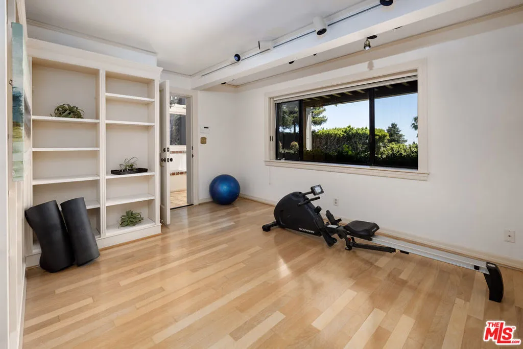 Santa Barbara, California 93108, United States, 4 Bedrooms Bedrooms, ,6 BathroomsBathrooms,Residential,Active,98285