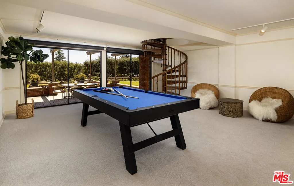 Santa Barbara, California 93108, United States, 4 Bedrooms Bedrooms, ,6 BathroomsBathrooms,Residential,Active,98285