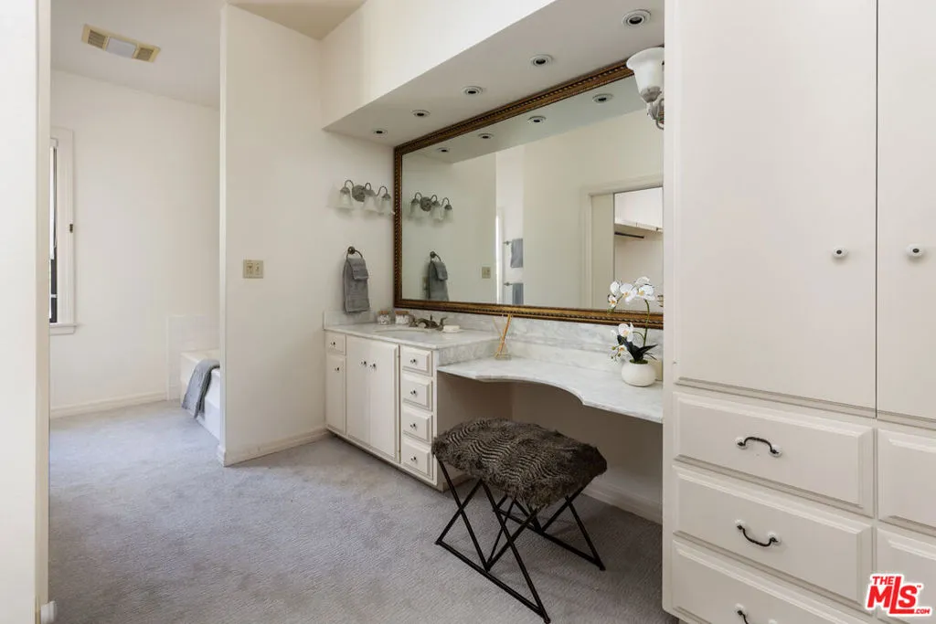 Santa Barbara, California 93108, United States, 4 Bedrooms Bedrooms, ,6 BathroomsBathrooms,Residential,Active,98285