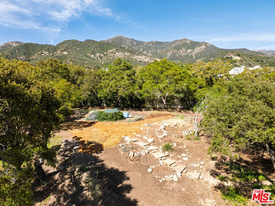 Santa Barbara, California 93108, United States, 4 Bedrooms Bedrooms, ,6 BathroomsBathrooms,Residential,Active,98285