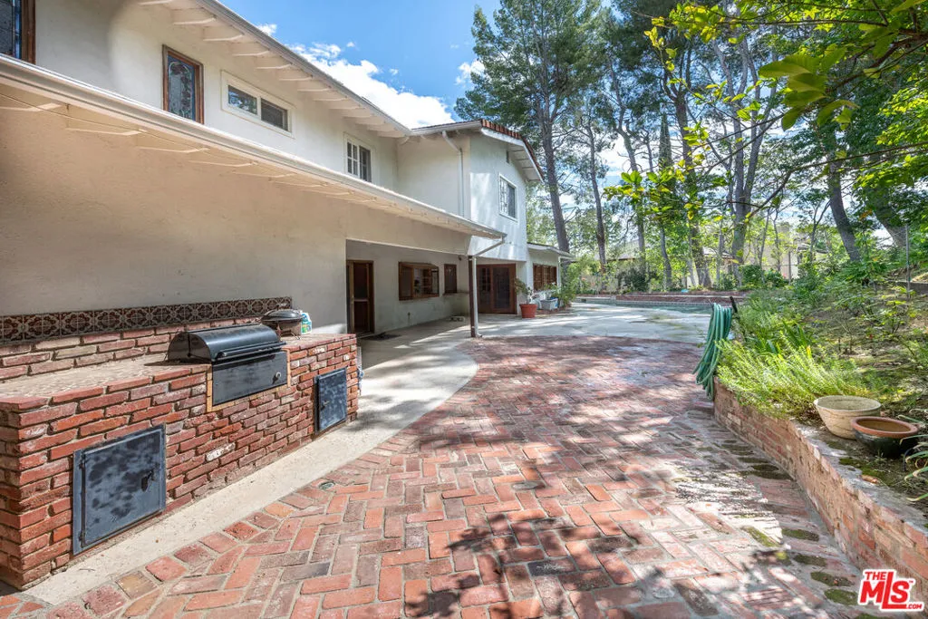 Encino, California 91316, United States, 4 Bedrooms Bedrooms, ,4 BathroomsBathrooms,Residential,Active,216622