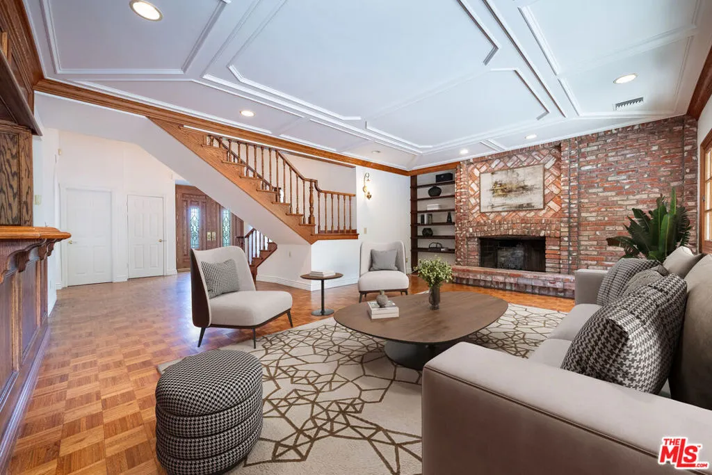 Encino, California 91316, United States, 4 Bedrooms Bedrooms, ,4 BathroomsBathrooms,Residential,Active,216622