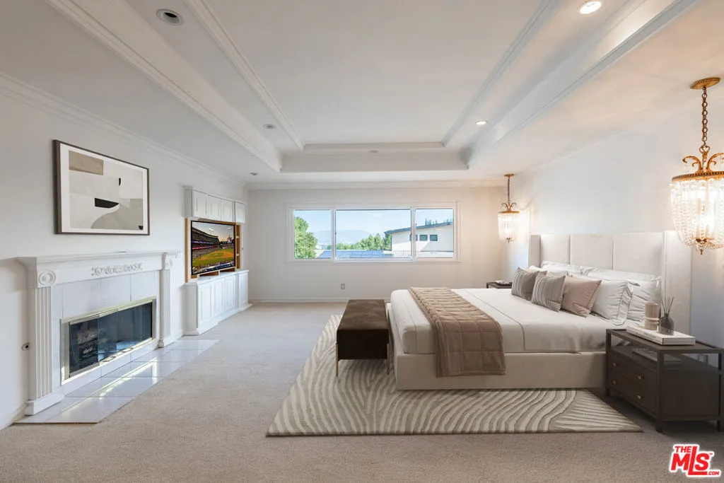 Encino, California 91316, United States, 4 Bedrooms Bedrooms, ,4 BathroomsBathrooms,Residential,Active,216622