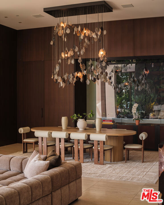 1305 Collingwood Place