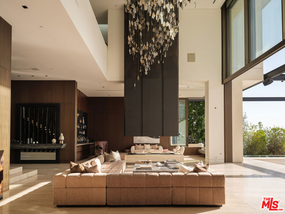 1305 Collingwood Place