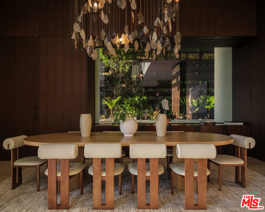 1305 Collingwood Place