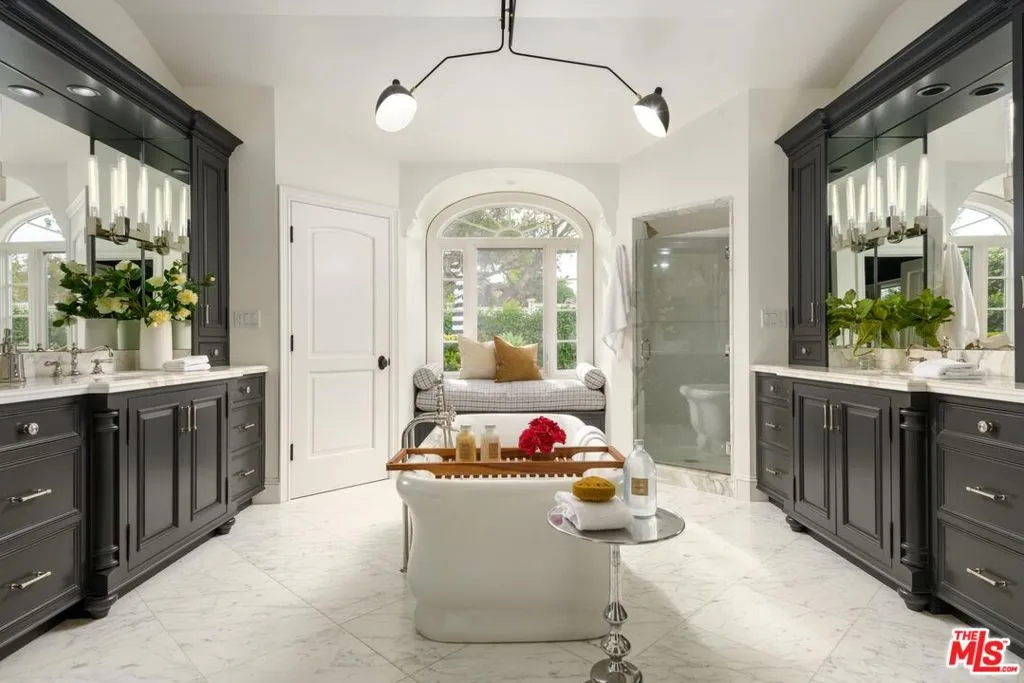 Santa Barbara, California 93108, United States, 4 Bedrooms Bedrooms, ,5 BathroomsBathrooms,Residential,Active,91339