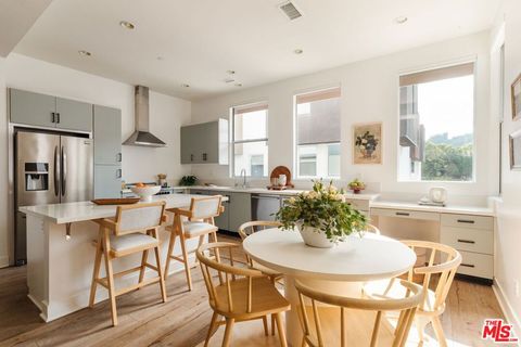 2211 Polyscope Place Los Angeles CA 90026