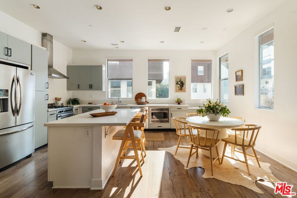 2211 Polyscope Place