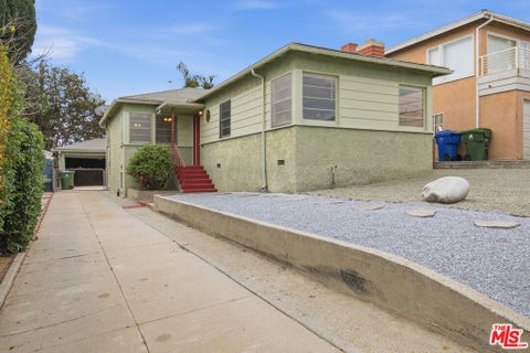 Photo of 4204 W 59th Street, Los Angeles, CA 90043 (MLS # 26103636)