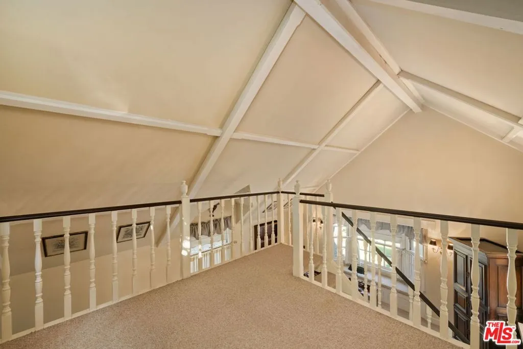 Los Angeles, California 90049, United States, 5 Bedrooms Bedrooms, ,4 BathroomsBathrooms,Residential,Active,250206