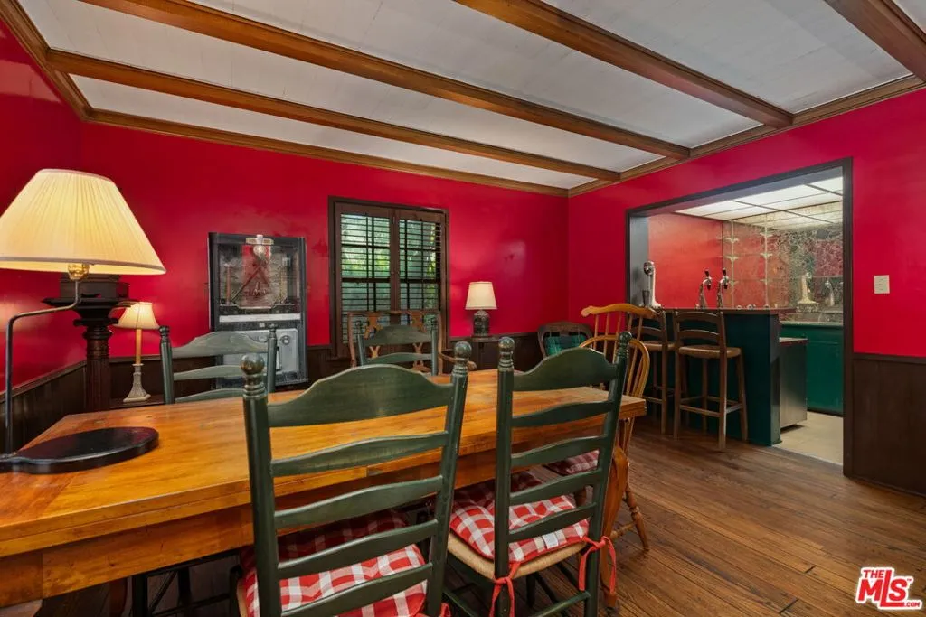 Los Angeles, California 90049, United States, 5 Bedrooms Bedrooms, ,4 BathroomsBathrooms,Residential,Active,250206