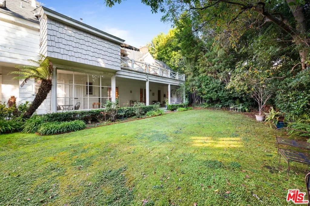 Los Angeles, California 90049, United States, 5 Bedrooms Bedrooms, ,4 BathroomsBathrooms,Residential,Active,250206