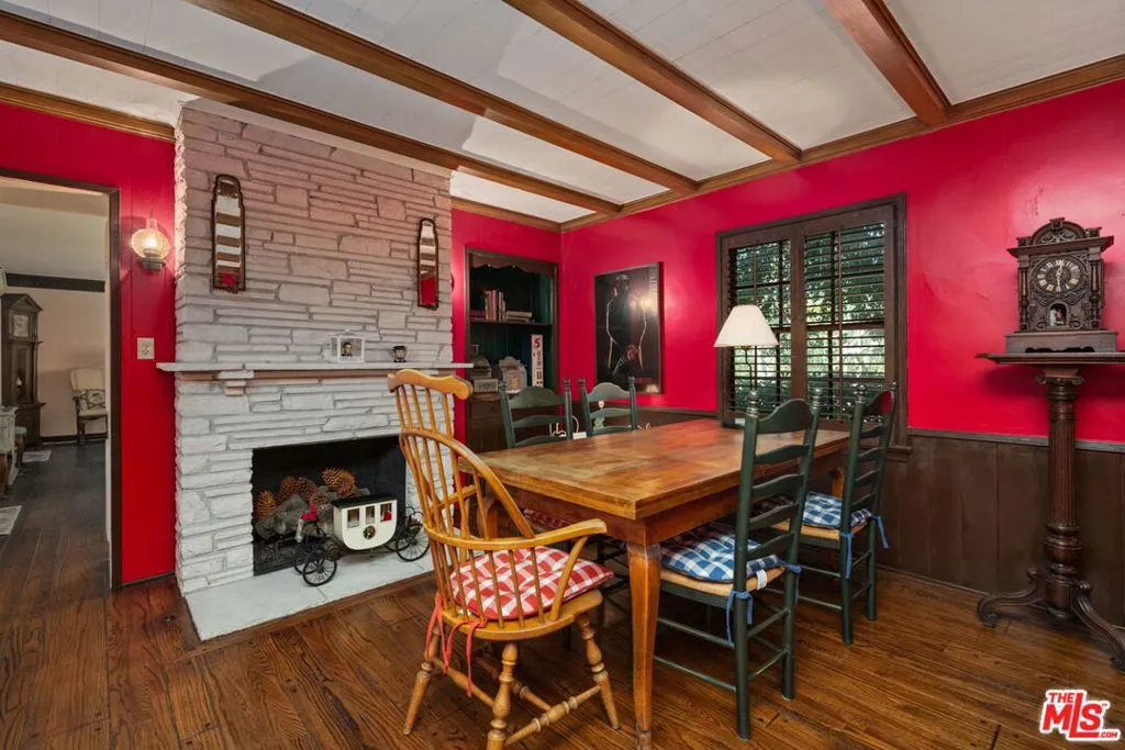 Los Angeles, California 90049, United States, 5 Bedrooms Bedrooms, ,4 BathroomsBathrooms,Residential,Active,250206