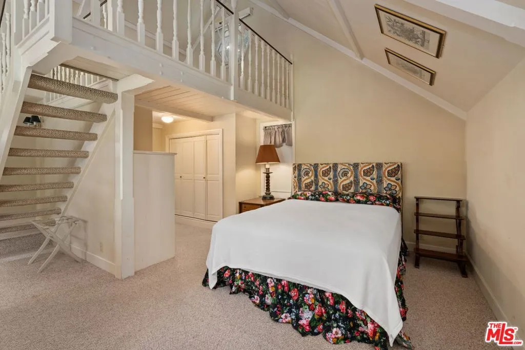 Los Angeles, California 90049, United States, 5 Bedrooms Bedrooms, ,4 BathroomsBathrooms,Residential,Active,250206