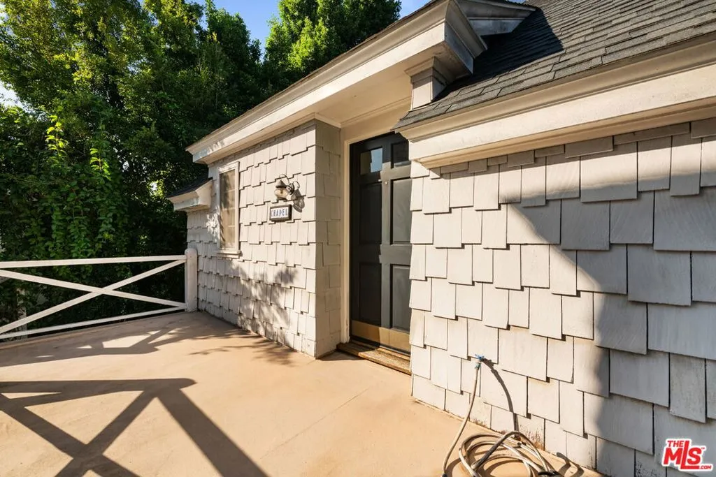 Los Angeles, California 90049, United States, 5 Bedrooms Bedrooms, ,4 BathroomsBathrooms,Residential,Active,250206