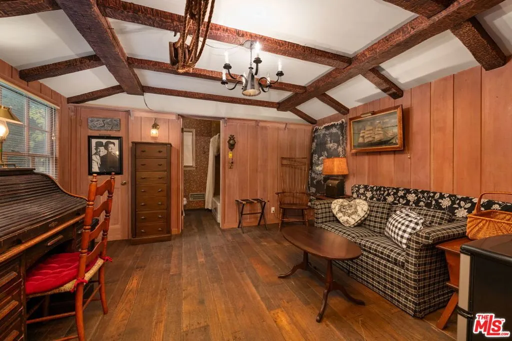 Los Angeles, California 90049, United States, 5 Bedrooms Bedrooms, ,4 BathroomsBathrooms,Residential,Active,250206