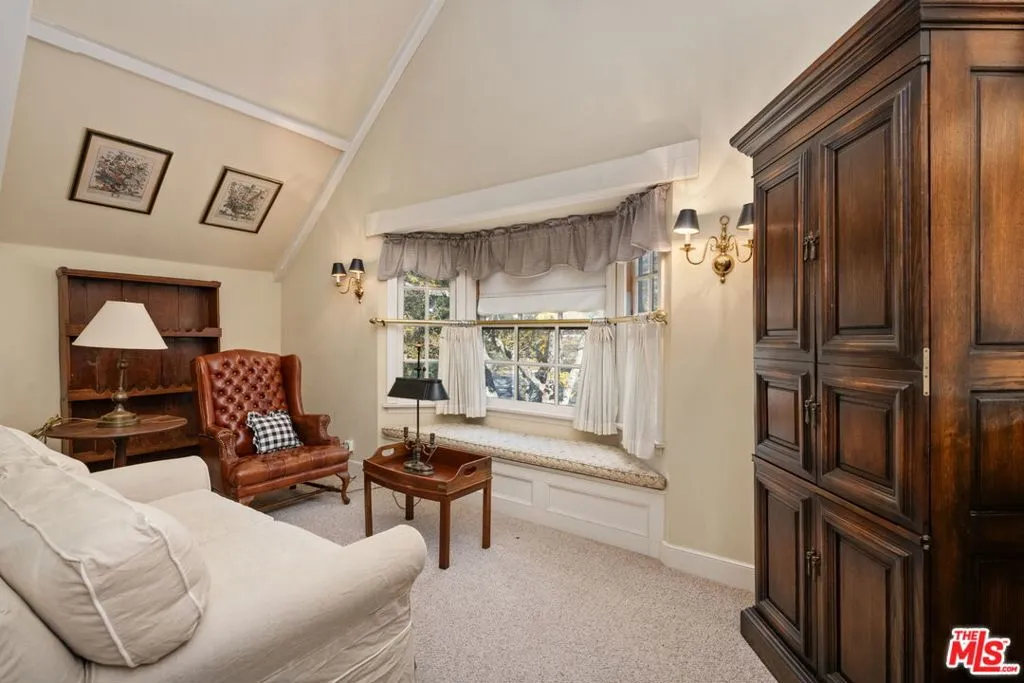 Los Angeles, California 90049, United States, 5 Bedrooms Bedrooms, ,4 BathroomsBathrooms,Residential,Active,250206