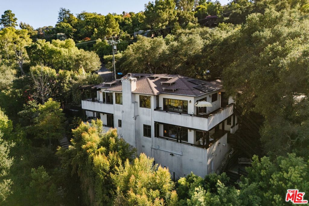 1273 Fernwood Pacific Drive