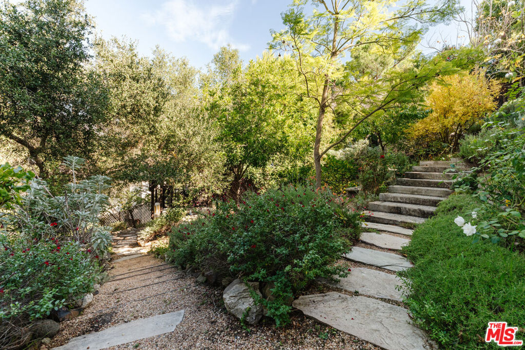 1273 Fernwood Pacific Drive