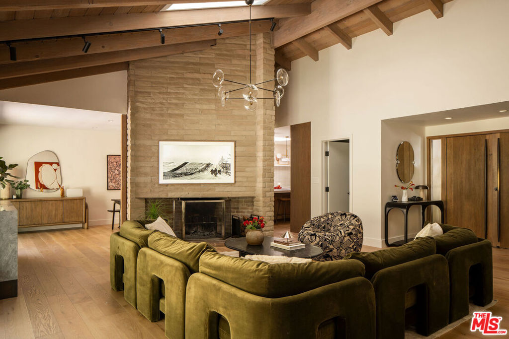 3546 Mandeville Canyon Road