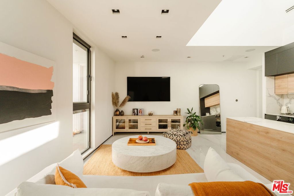 1253 N Sweetzer Avenue 6