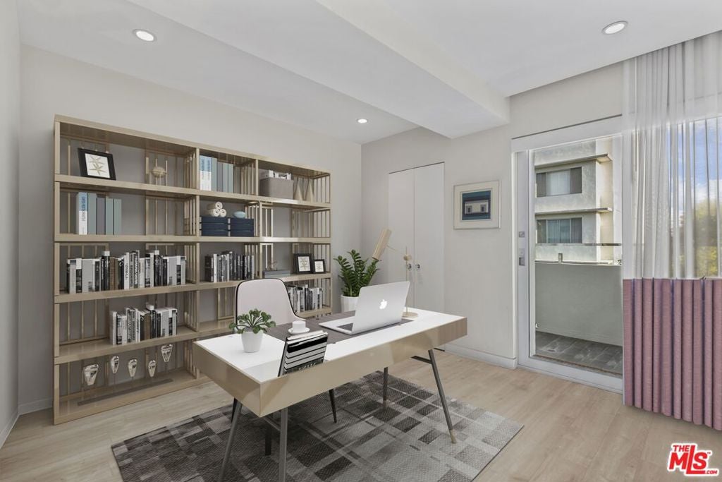 838 N Doheny Drive 301