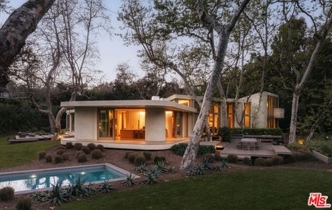 800 Brooktree Road Pacific Palisades CA 90272