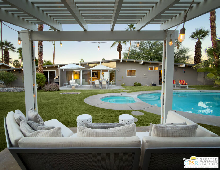 2835 E Plaimor Avenue