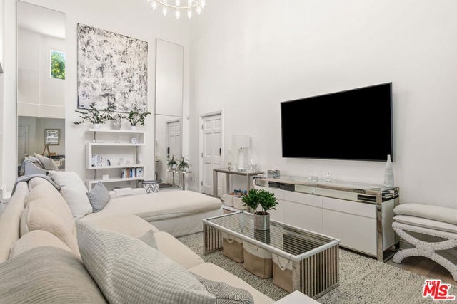 1010 N Curson Avenue 101 #101, Los Angeles