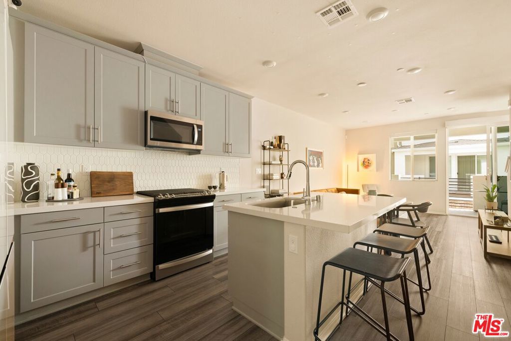 1716 Cayton Loop