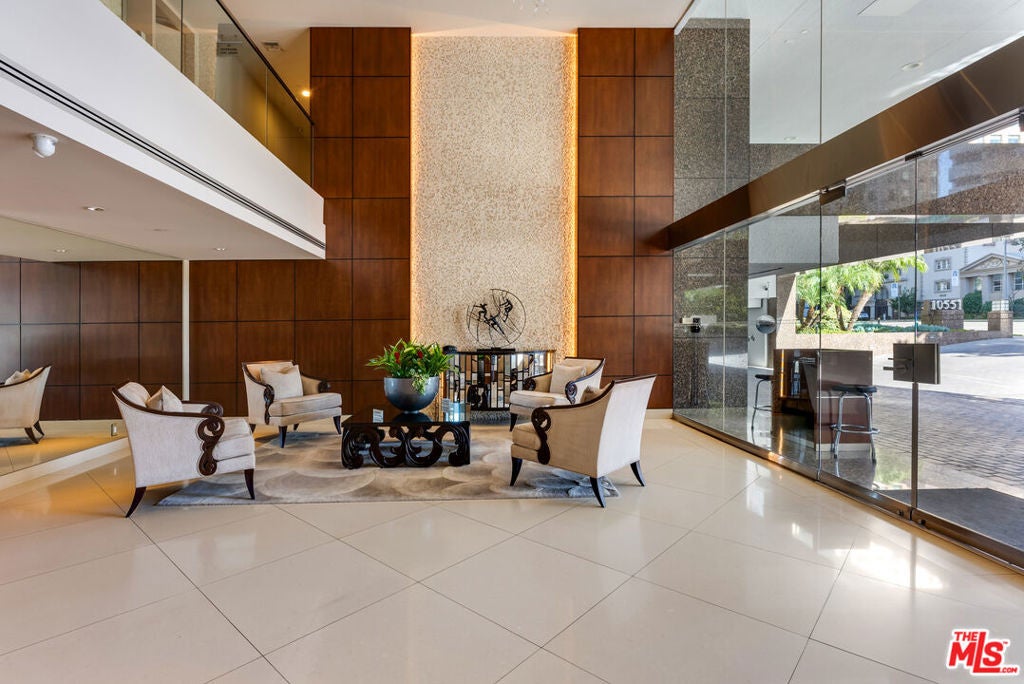 10551 Wilshire Boulevard 1002