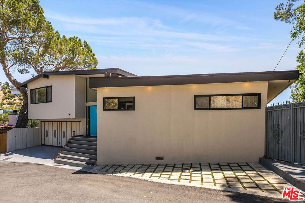 9234 Kinglet Drive
