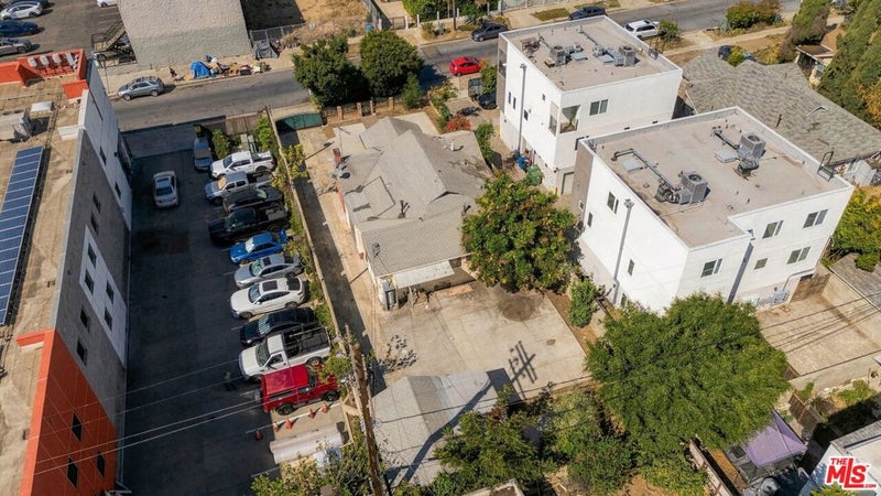 1114 N Heliotrope Drive