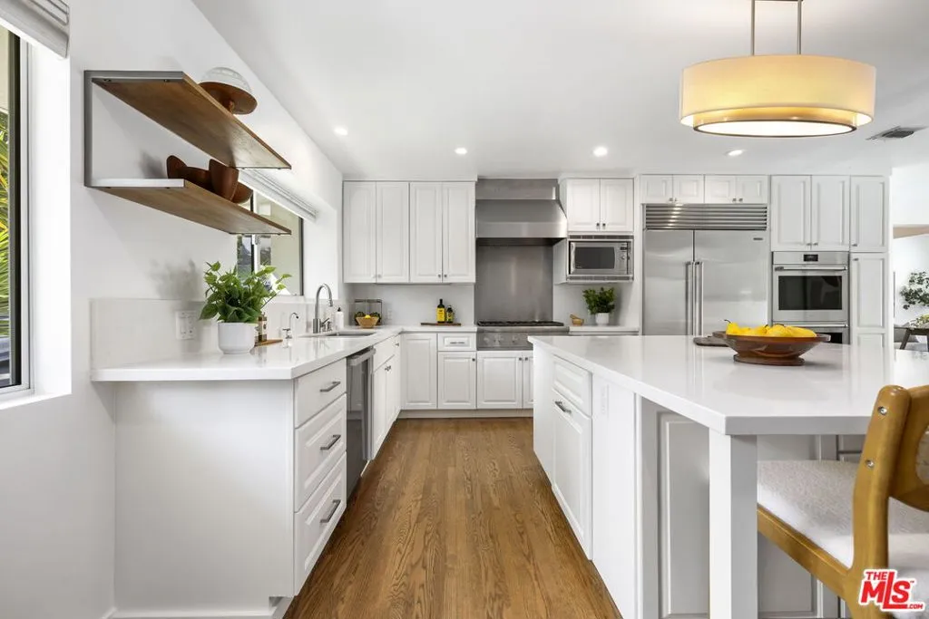 Los Angeles, California 90049, United States, 4 Bedrooms Bedrooms, ,3 BathroomsBathrooms,Residential,Active,213719