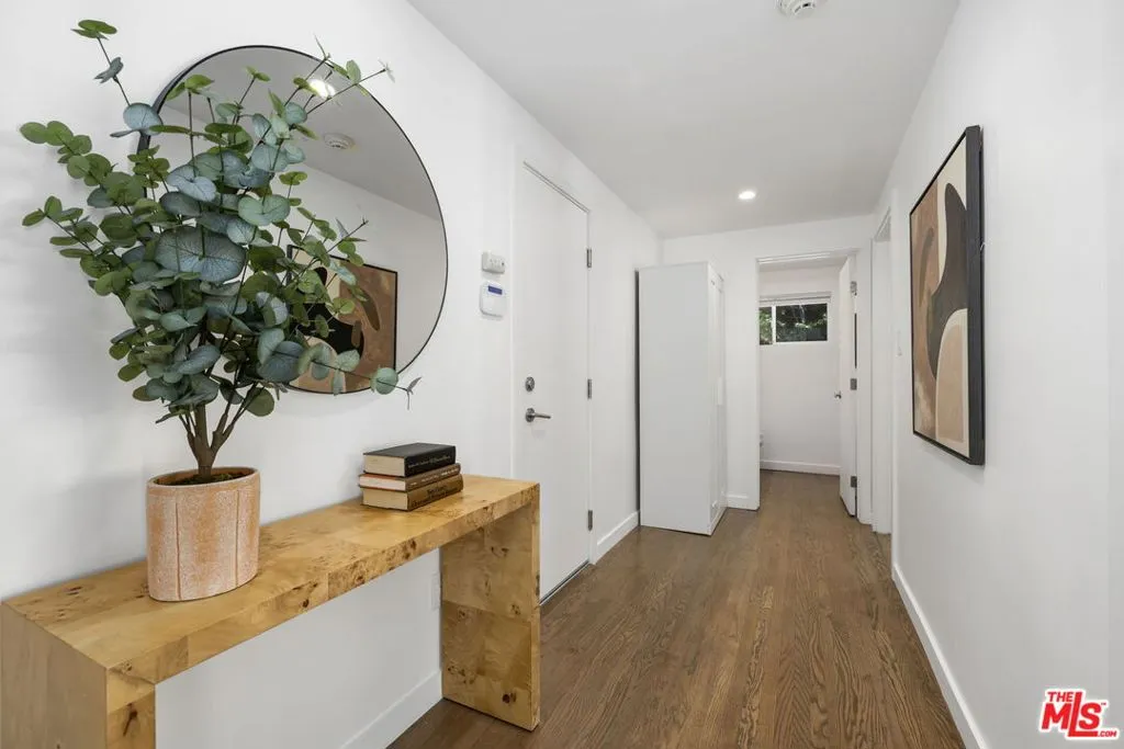 Los Angeles, California 90049, United States, 4 Bedrooms Bedrooms, ,3 BathroomsBathrooms,Residential,Active,213719