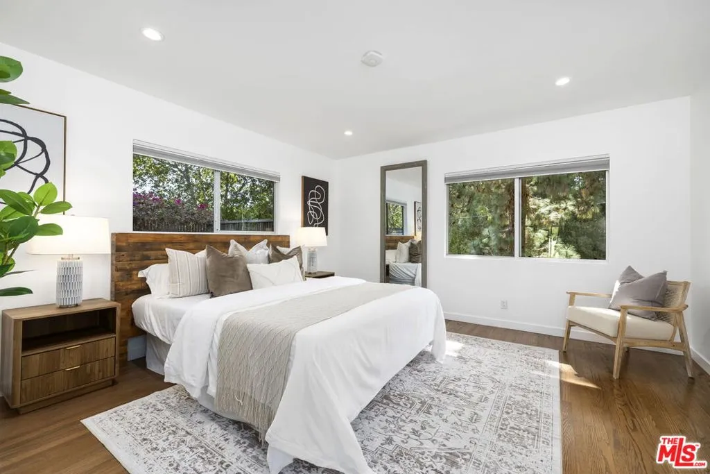 Los Angeles, California 90049, United States, 4 Bedrooms Bedrooms, ,3 BathroomsBathrooms,Residential,Active,213719