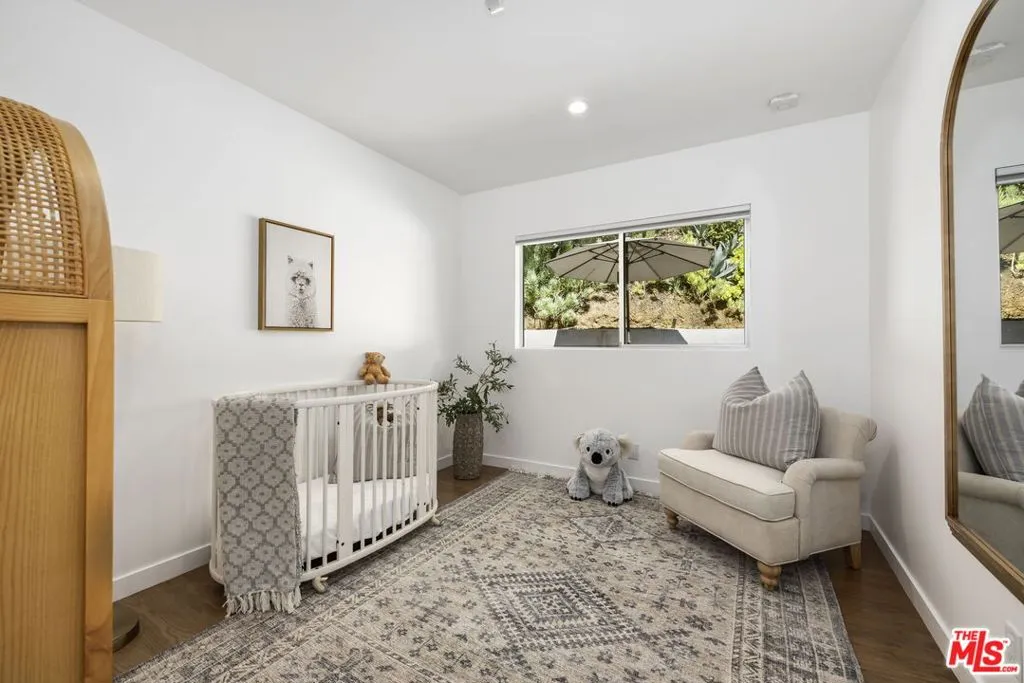 Los Angeles, California 90049, United States, 4 Bedrooms Bedrooms, ,3 BathroomsBathrooms,Residential,Active,213719