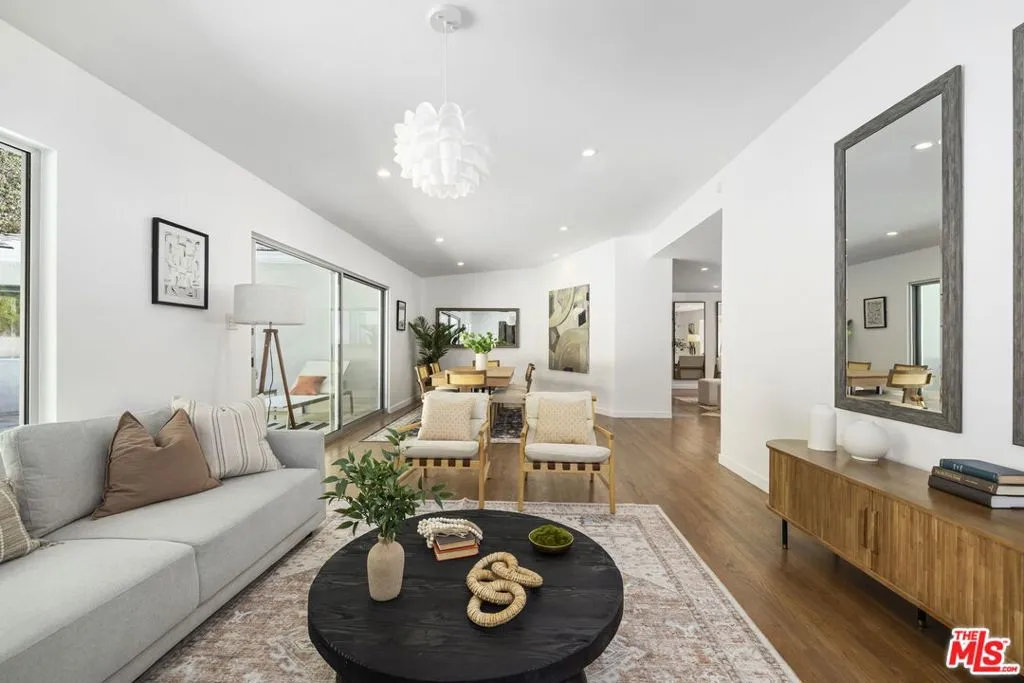 Los Angeles, California 90049, United States, 4 Bedrooms Bedrooms, ,3 BathroomsBathrooms,Residential,Active,213719