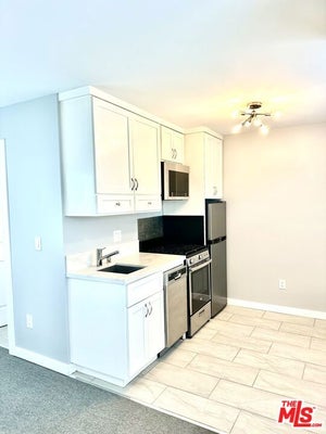 613 S PRAIRIE AVE APT 14, INGLEWOOD, CA 90301 - Image 89aa4f8afa44a06bc1c811a3bd4dae41/3984082882